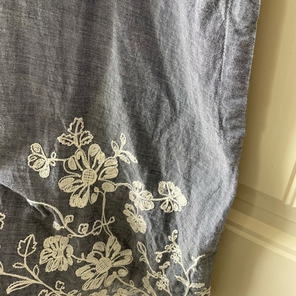 Cute embroidered chambray loose dress with pockets! Size XS - Picture 2 of 10